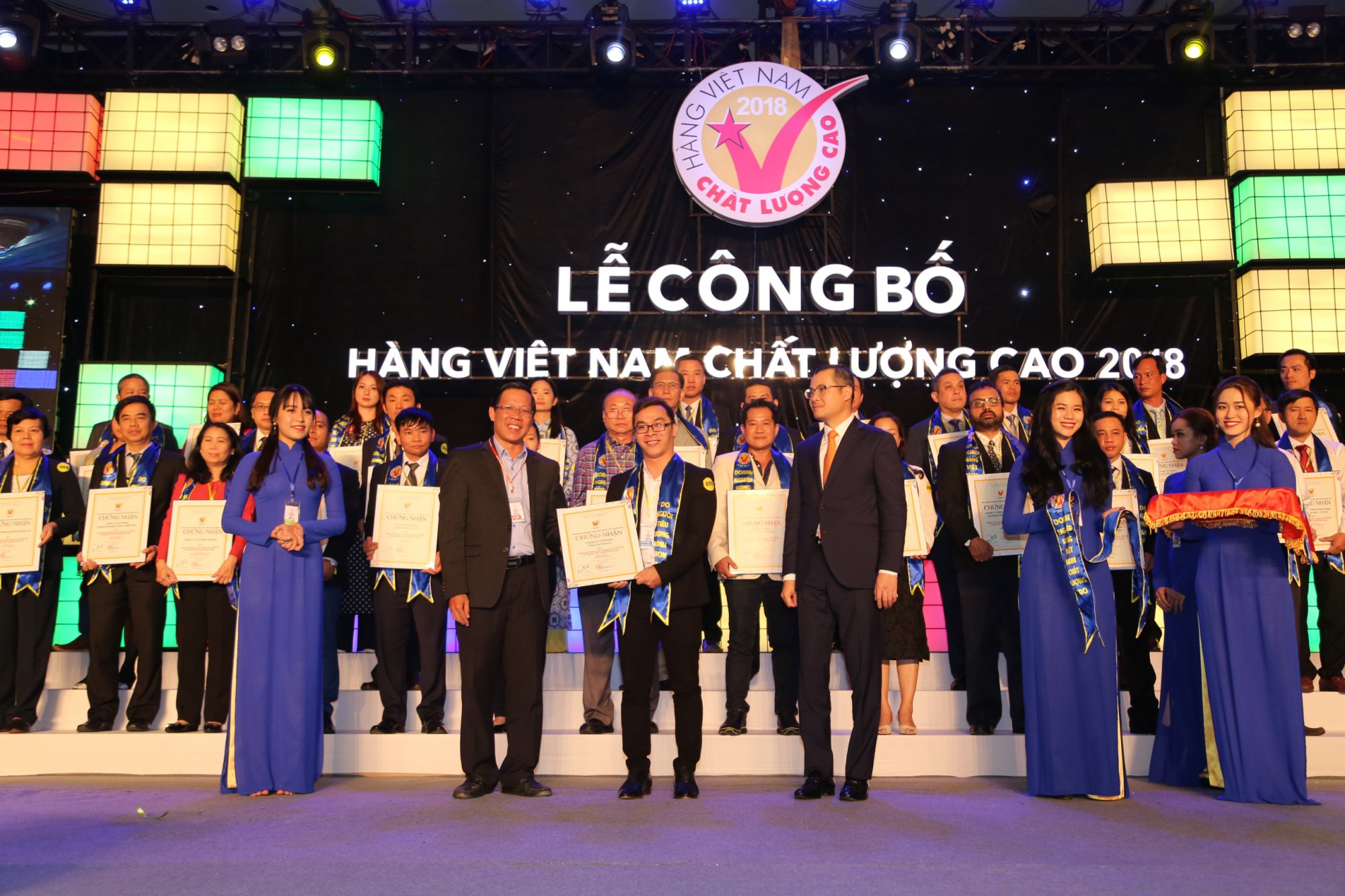 Dầu Ăn Cao Cấp Ranee đạt danh hiệu Hàng Việt Nam Chất Lượng Cao 2018, do người tiêu dùng bình chọn